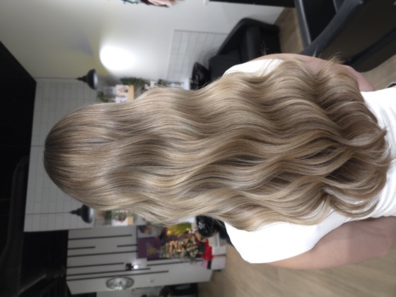 Healthy, glossy hair after cold molecular restoration